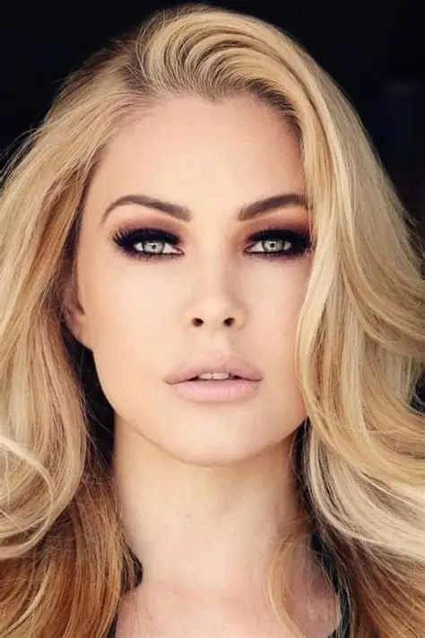 Shanna Moakler Biography: Age, Career, Children, Net Worth and Travis Barker